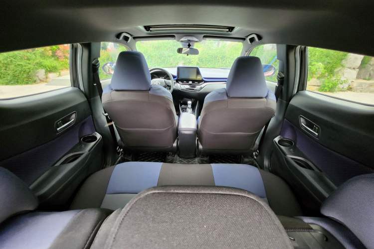 Used Toyota C-HR 2018 2.0L Luxury Sunroof Version China VI Standard Interior 7
