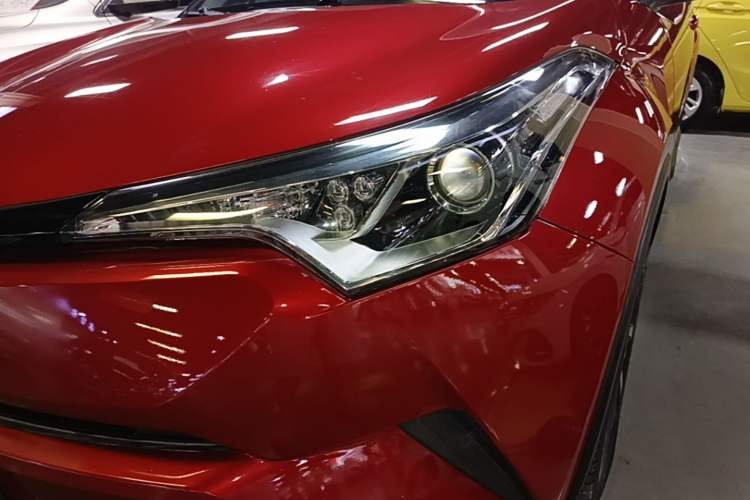 Used Toyota C-HR 2018 2.0L Leading with Sunroof China VI Standard Left Front Headlight