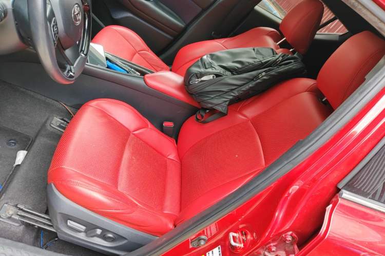 Used Toyota C-HR 2018 2.0L Luxury Sunroof Version China VI Standard Left Front Seat