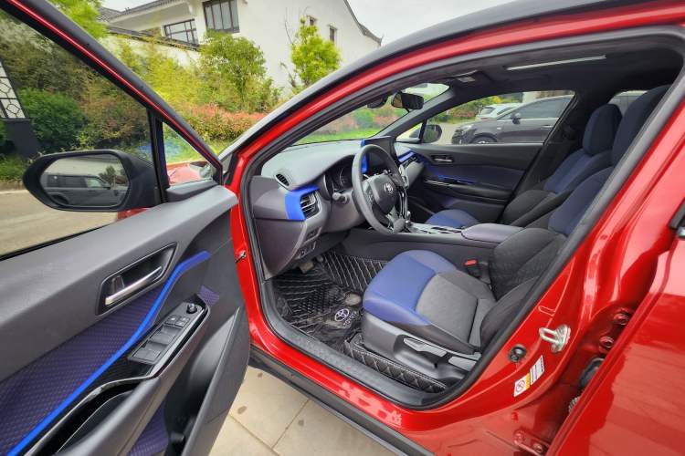 Used Toyota C-HR 2018 2.0L Luxury Sunroof Version China VI Standard Left Front Seat
