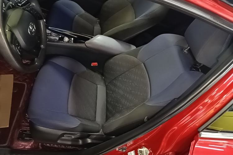Used Toyota C-HR 2018 2.0L Leading with Sunroof China VI Standard Left Front Seat
