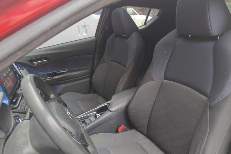 Used Toyota C-HR 2018 2.0L Leading with Sunroof China VI Standard Left Front Seat