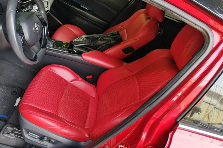 Used Toyota C-HR 2018 2.0L Luxury Sunroof Version China VI Standard Left Front Seat