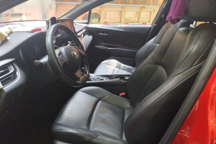 Used Toyota C-HR 2018 2.0L Flagship Sunroof Version China VI Standard Left Front Seat