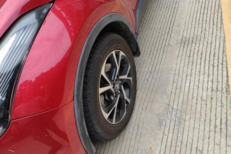 Used Toyota C-HR 2018 2.0L Luxury Sunroof Version China VI Standard Left Front Wheel Hub