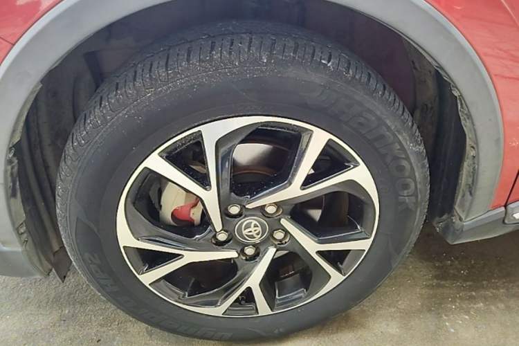 Used Toyota C-HR 2018 2.0L Flagship Version China V Standard Left Front Wheel Hub