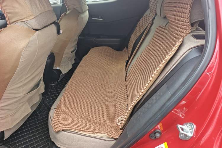 Used Toyota C-HR 2018 2.0L Luxury Sunroof Version China VI Standard Left Rear Seat