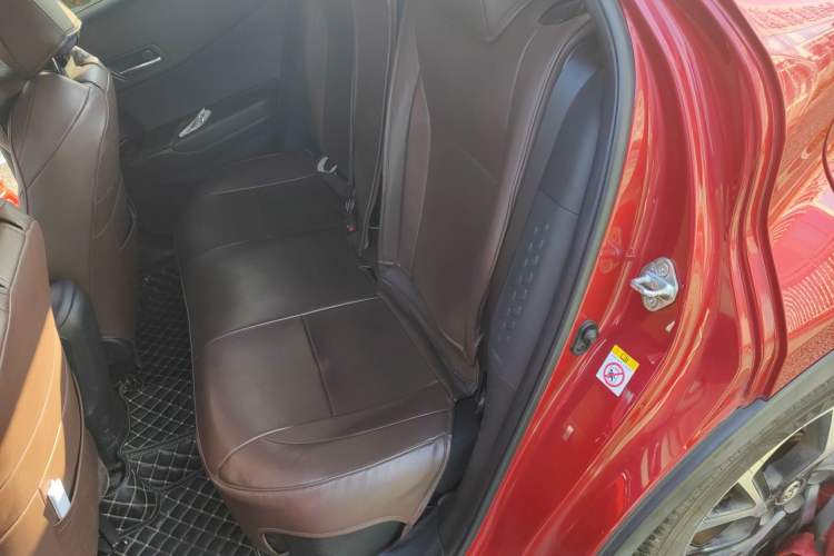 Used Toyota C-HR 2018 2.0L Luxury Sunroof Version China V Emission Standard Left Rear Seat
