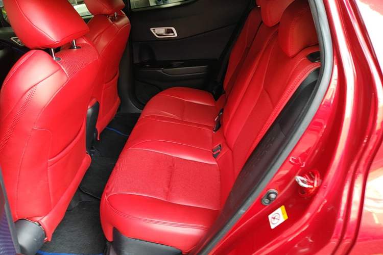 Used Toyota C-HR 2018 2.0L Luxury Sunroof Version China VI Standard Left Rear Seat