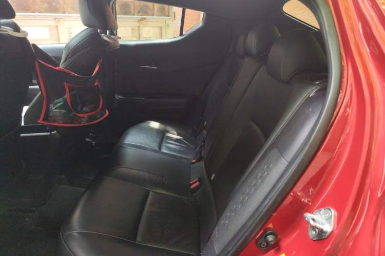 Used Toyota C-HR 2018 2.0L Flagship Sunroof Version China VI Standard Left Rear Seat