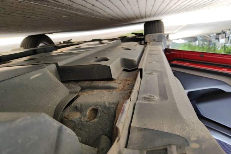 Used Toyota C-HR 2018 2.0L Luxury Sunroof Version China VI Standard Left Side Sill