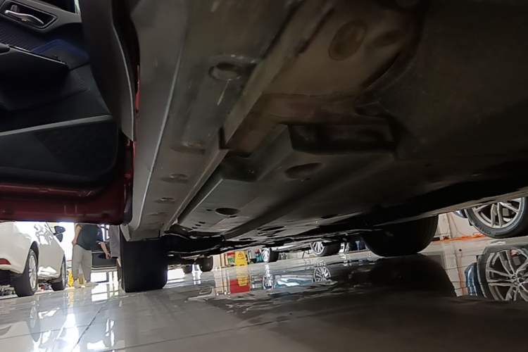 Used Toyota C-HR 2018 2.0L Luxury Edition China V Standard Left Side Sill