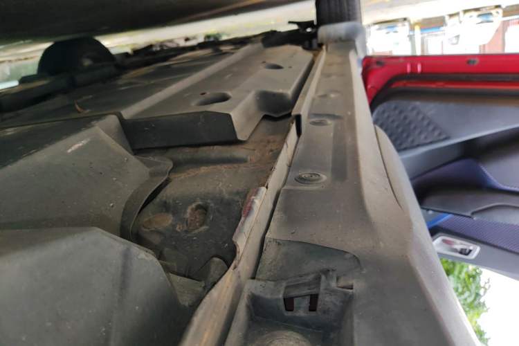 Used Toyota C-HR 2018 2.0L Luxury Sunroof Version China VI Standard Left Side Sill