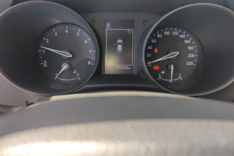 Used Toyota C-HR 2018 2.0L Leading with Sunroof China VI Standard Odometer Close Up