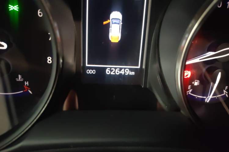 Used Toyota C-HR 2018 2.0L Leading with Sunroof China VI Standard Odometer Close Up
