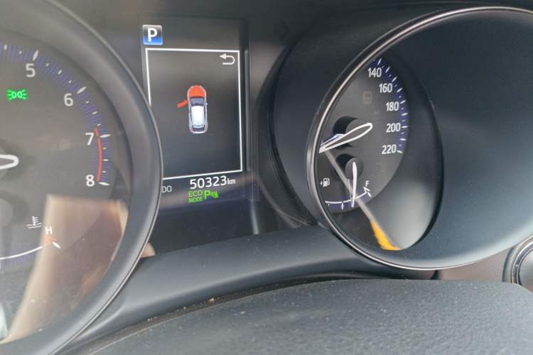 Used Toyota C-HR 2018 2.0L Luxury Sunroof Version China VI Standard Odometer Close Up