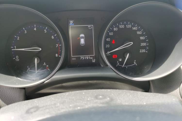 Used Toyota C-HR 2018 2.0L Leading with Sunroof China VI Standard Odometer Close Up