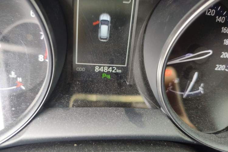 Used Toyota C-HR 2018 2.0L Luxury Edition China VI Standard Odometer Close Up