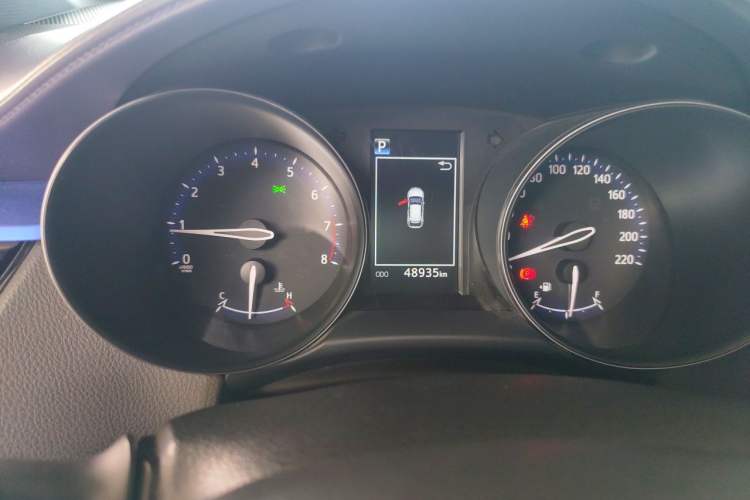 Used Toyota C-HR 2018 2.0L Leading with Sunroof China VI Standard Odometer Close Up