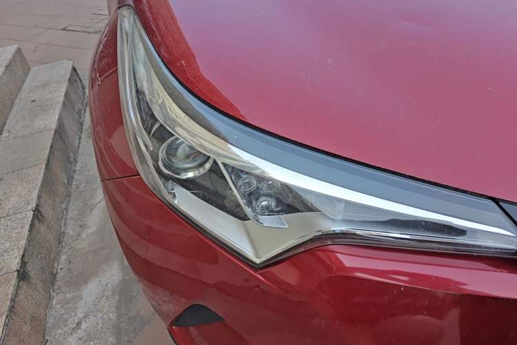 Used Toyota C-HR 2018 2.0L Leading with Sunroof China VI Standard Right Front Headlight