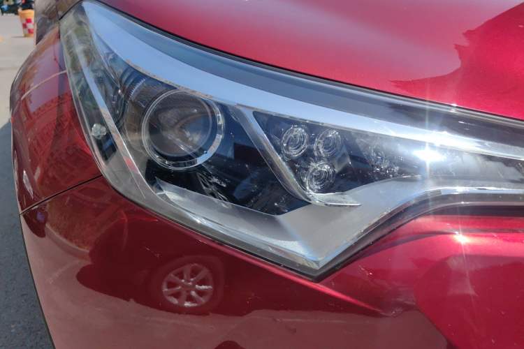 Used Toyota C-HR 2018 2.0L Leading with Sunroof China VI Standard Right Front Headlight