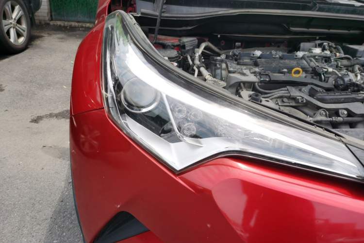 Used Toyota C-HR 2018 2.0L Leading with Sunroof China VI Standard Right Front Headlight