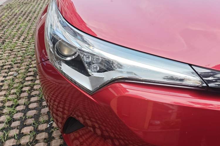 Used Toyota C-HR 2018 2.0L Leading Edition China V-standard Right Front Headlight