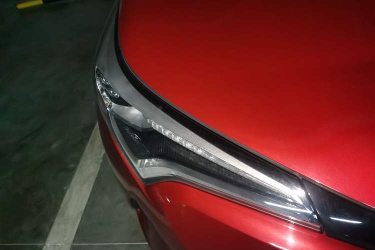 Used Toyota C-HR 2018 2.0L Luxury Sunroof Version China VI Standard Right Front Headlight