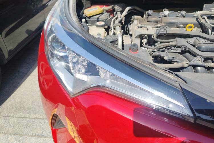Used Toyota C-HR 2018 2.0L Leading with Sunroof China VI Standard Right Front Headlight