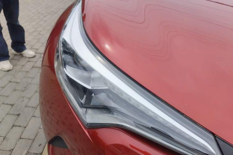 Used Toyota C-HR 2018 2.0L Luxury Edition China VI Standard Right Front Headlight