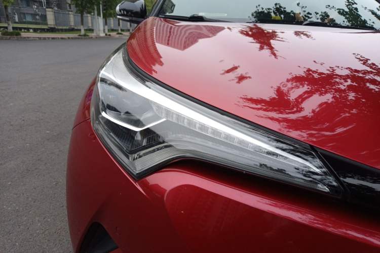 Used Toyota C-HR 2018 2.0L Luxury Edition China VI Standard Right Front Headlight