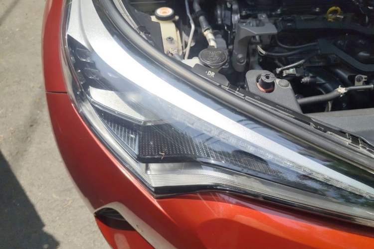 Used Toyota C-HR 2018 2.0L Flagship Sunroof Version China VI Standard Right Front Headlight