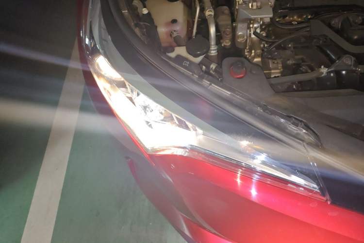 Used Toyota C-HR 2018 2.0L Leading with Sunroof China VI Standard Right Front Headlight