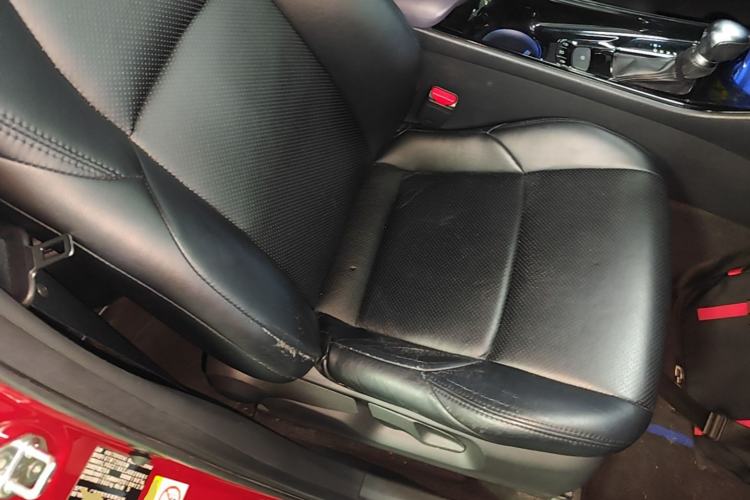 Used Toyota C-HR 2018 2.0L Luxury Edition China VI Standard Right Front Seat