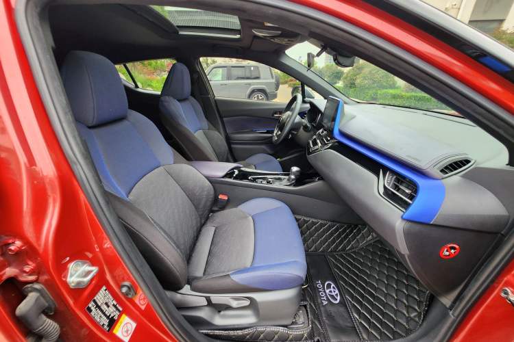 Used Toyota C-HR 2018 2.0L Luxury Sunroof Version China VI Standard Right Front Seat