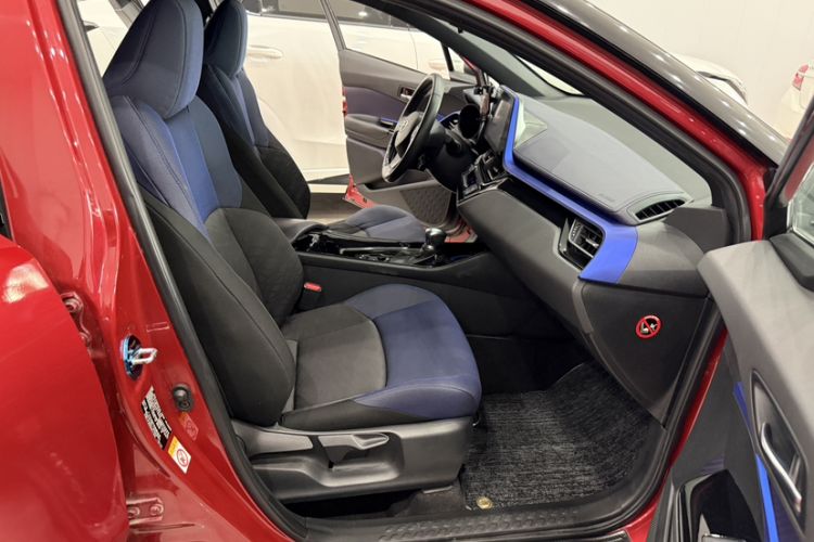 Used Toyota C-HR 2018 2.0L Luxury Edition China V Standard Right Front Seat