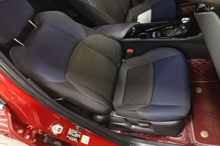 Used Toyota C-HR 2018 2.0L Leading with Sunroof China VI Standard Right Front Seat