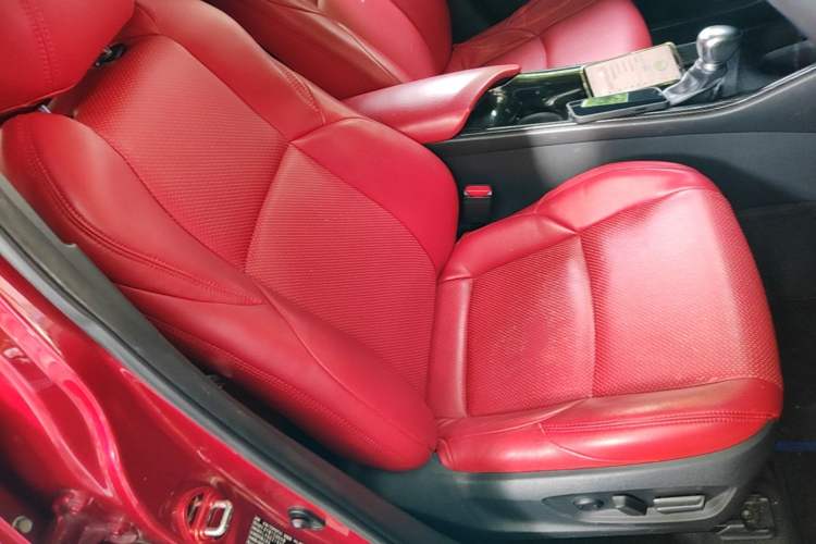 Used Toyota C-HR 2018 2.0L Luxury Sunroof Version China VI Standard Right Front Seat