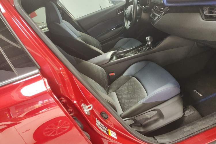 Used Toyota C-HR 2018 2.0L Leading Edition China VI Right Front Seat