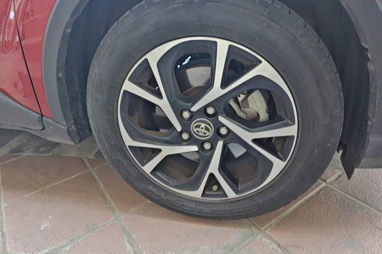Used Toyota C-HR 2018 2.0L Leading with Sunroof China VI Standard Right Front Wheel Hub