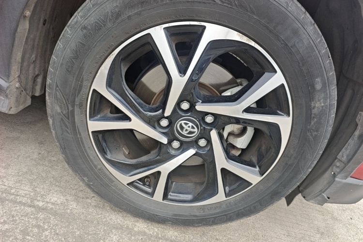 Used Toyota C-HR 2018 2.0L Luxury Sunroof Version China VI Standard Right Front Wheel Hub