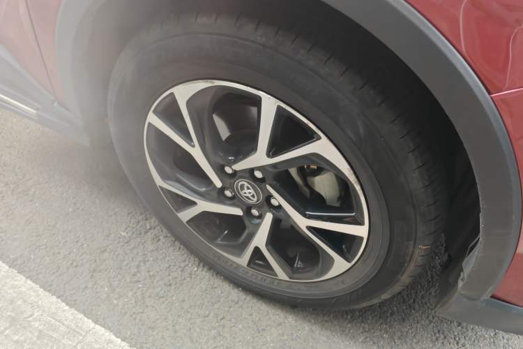 Used Toyota C-HR 2018 2.0L Luxury Sunroof Version China VI Standard Right Front Wheel Hub