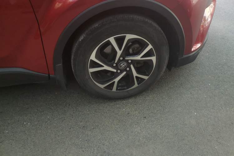 Used Toyota C-HR 2018 2.0L Leading Edition China VI Right Front Wheel Hub