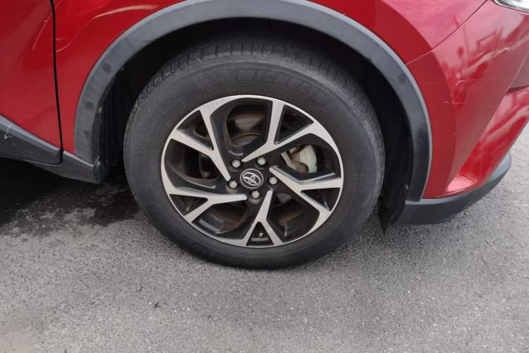 Used Toyota C-HR 2018 2.0L Leading with Sunroof China VI Standard Right Front Wheel Hub