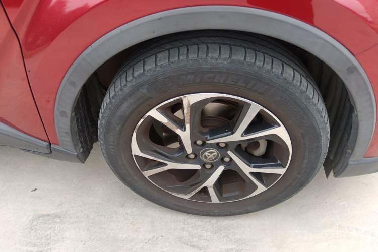 Used Toyota C-HR 2018 2.0L Luxury Sunroof Version China VI Standard Right Front Wheel Hub