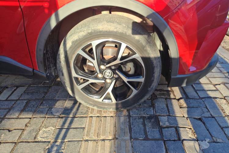 Used Toyota C-HR 2018 2.0L Flagship Edition China VI Standard Right Front Wheel Hub