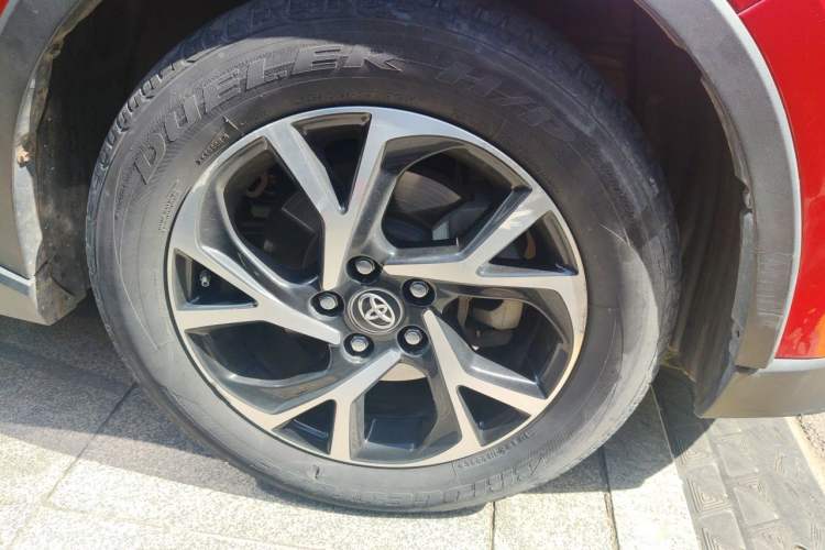 Used Toyota C-HR 2018 2.0L Leading with Sunroof China VI Standard Right Front Wheel Hub