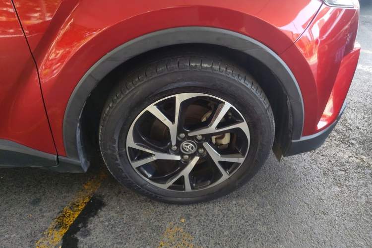 Used Toyota C-HR 2018 2.0L Leading with Sunroof China VI Standard Right Front Wheel Hub