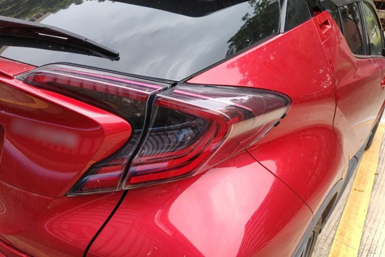 Used Toyota C-HR 2018 2.0L Luxury Sunroof Version China VI Standard Right Rear Taillight