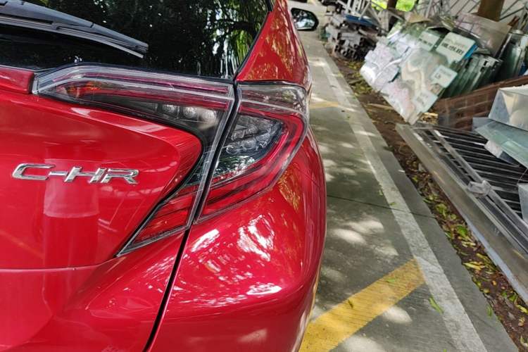 Used Toyota C-HR 2018 2.0L Luxury Sunroof Version China VI Standard Right Rear Taillight